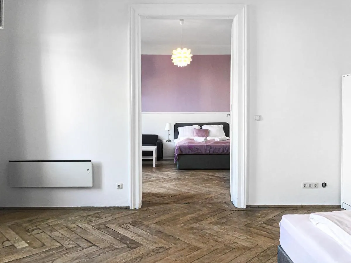 Commodious 2Br Apt. Near Akh-Perfect For Groups Vienna