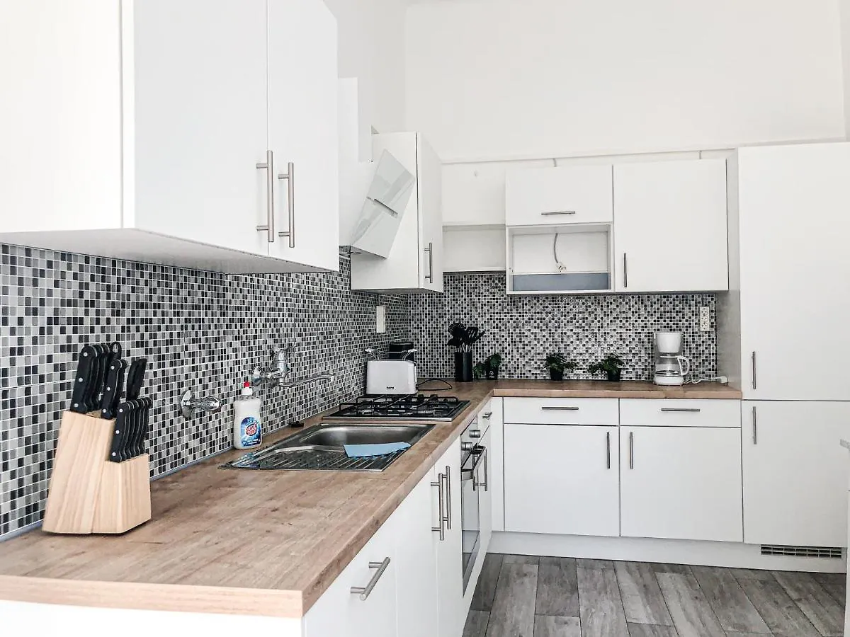 Commodious 2Br Apt. Near Akh-Perfect For Groups Vienna 0*,  Austria