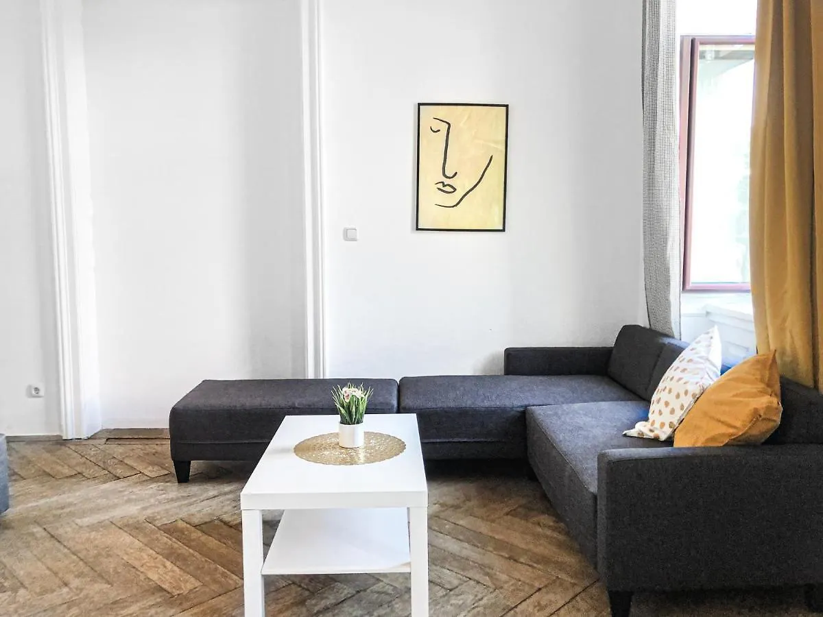 Commodious 2Br Apt. Near Akh-Perfect For Groups Viyana Daire